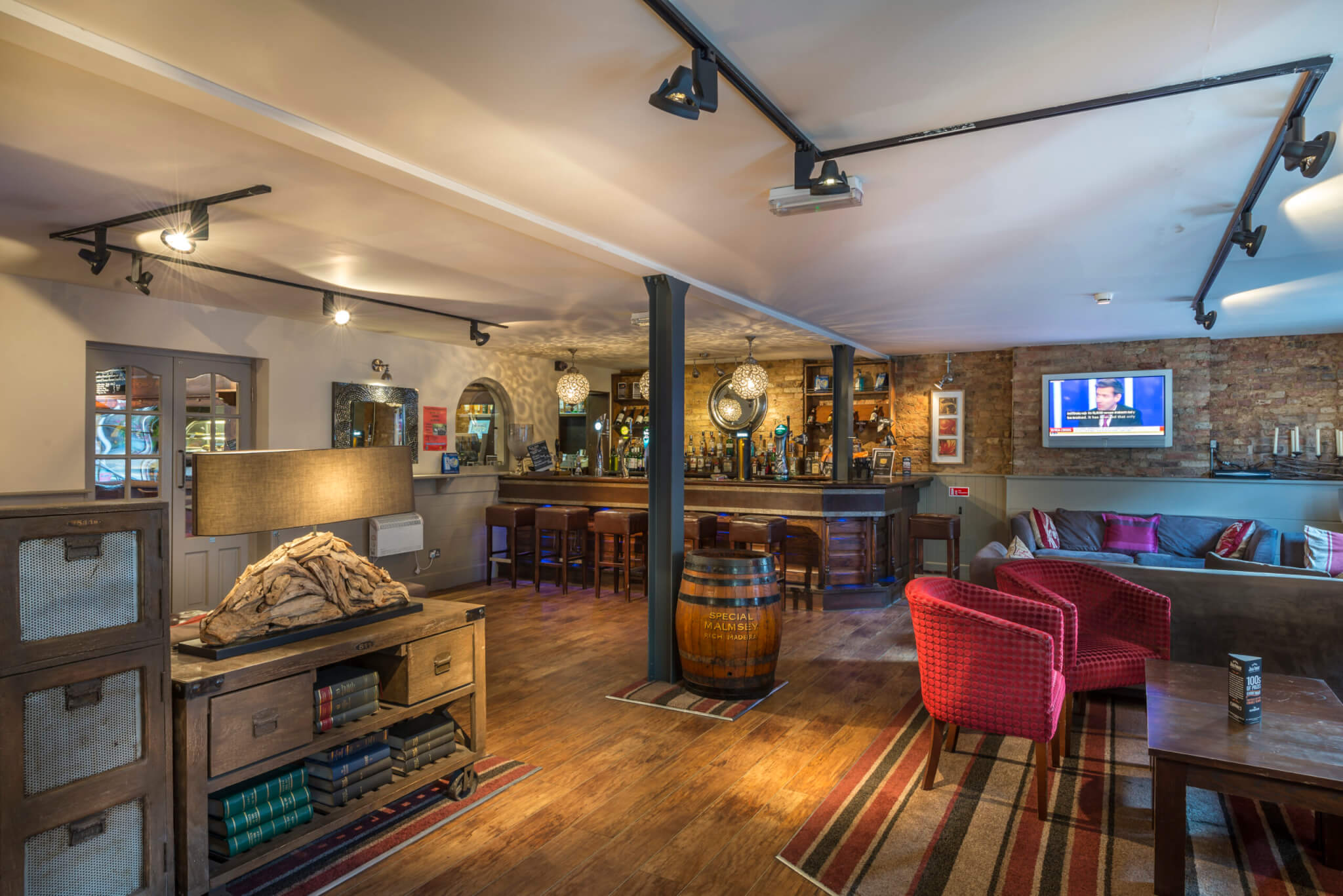 Admiral Rodney Hotel Horncastle Dining in the Bar scaled